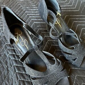 Jessica Simpson Black Heels with Elegant Design